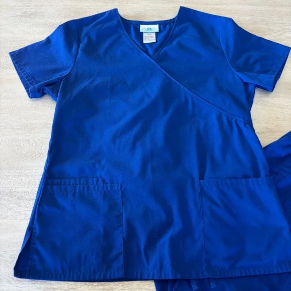 SB Scrubs Scrub Set Electric Blue Women's Small Top And Bottom - Picture 2 of 16